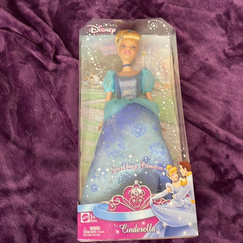 2008 Disney Sparkling Princess Cinderella doll NIB